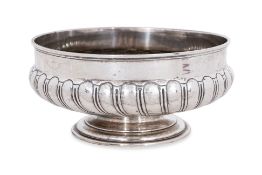 AN AMERICAN STERLING SILVER PEDESTAL BOWL