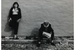 MERVYN L. FITZHENRY (AUSTRALIAN B.1929) – 'LADY WITH FRIEND' EAST SYDNEY, 1990