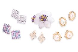 A GROUP OF ASSORTED DESIGNER EARRINGS