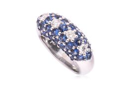 A DIAMOND AND BLUE SAPPHIRE CLUSTER RING