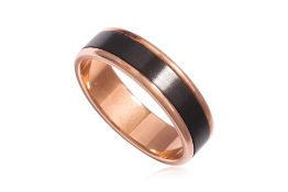 A BLACK ZIRCONIUM AND YELLOW GOLD RING