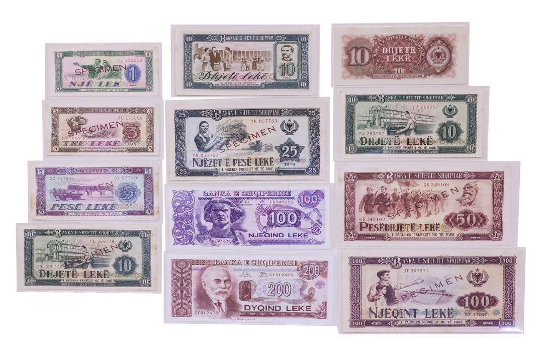 A LARGE COLLECTION OF WORLD BANKNOTES - Image 6 of 21