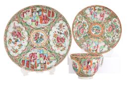 A GROUP OF THREE CANTON ROSE MEDALLION PORCELAIN OBJECTS