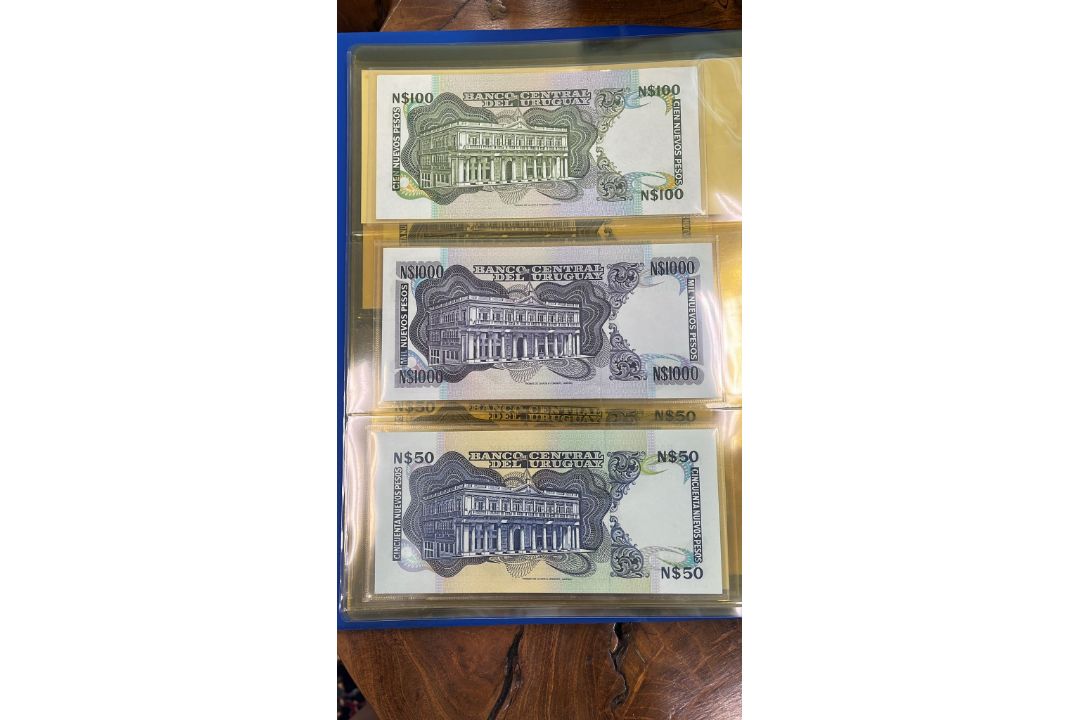 A LARGE COLLECTION OF WORLD BANKNOTES - Image 17 of 21