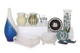 GROUP OF ASSORTED HOMEWARES