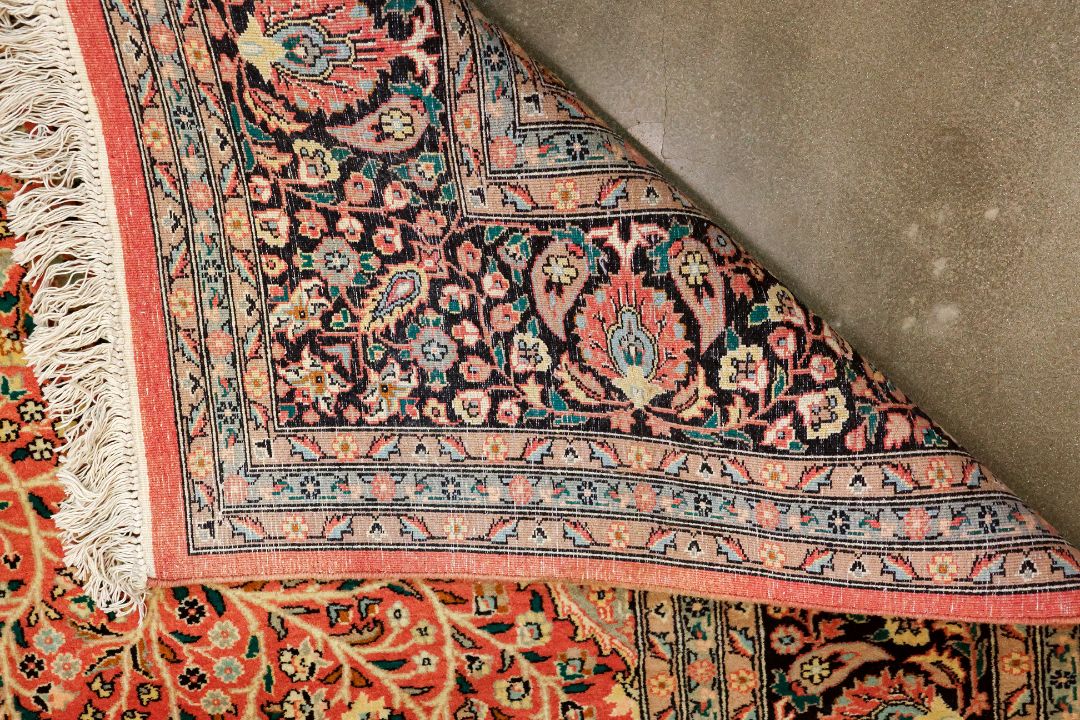 A LARGE MEDALLION WOOL RUG (290 x 190cm) - Image 3 of 3