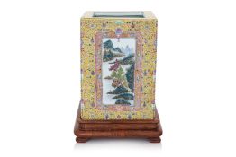 A LARGE FAMILLE ROSE PORCELAIN BRUSH POT
