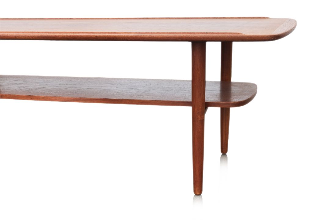 A MID-CENTURY TEAK COFFEE TABLE - Image 4 of 4