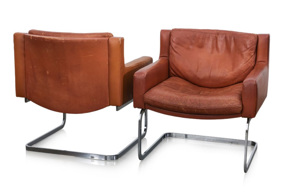 A PAIR OF ROBERT HAUSSMANN DS-201 ARMCHAIRS - Image 2 of 4