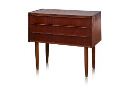 A MID-CENTURY TEAK CHEST OF DRAWERS