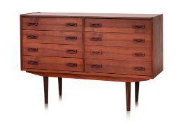 A MID-CENTURY TEAK CHEST OF DRAWERS