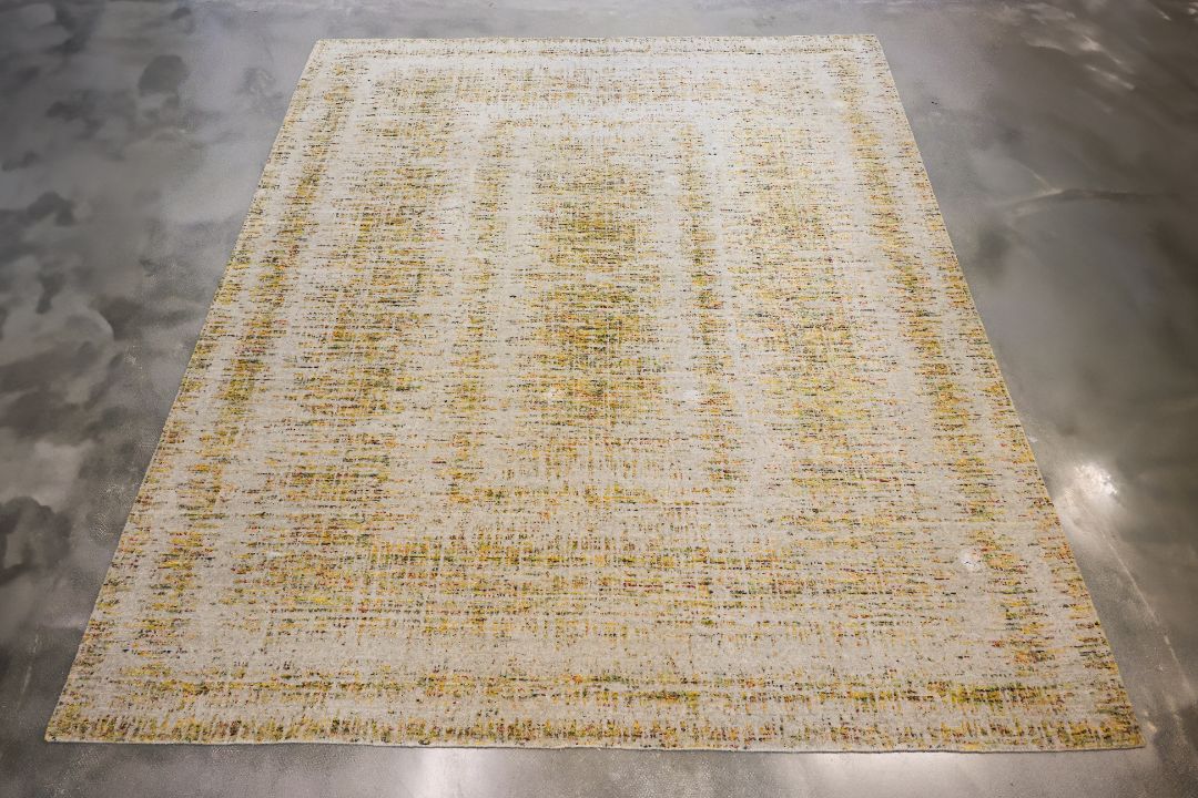 A CONTEMPORARY MULTI-COLOURED WOOL RUG (297 x 242cm) - Image 1 of 3