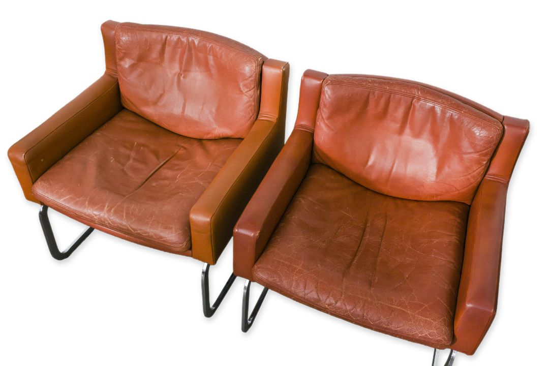 A PAIR OF ROBERT HAUSSMANN DS-201 ARMCHAIRS - Image 4 of 4