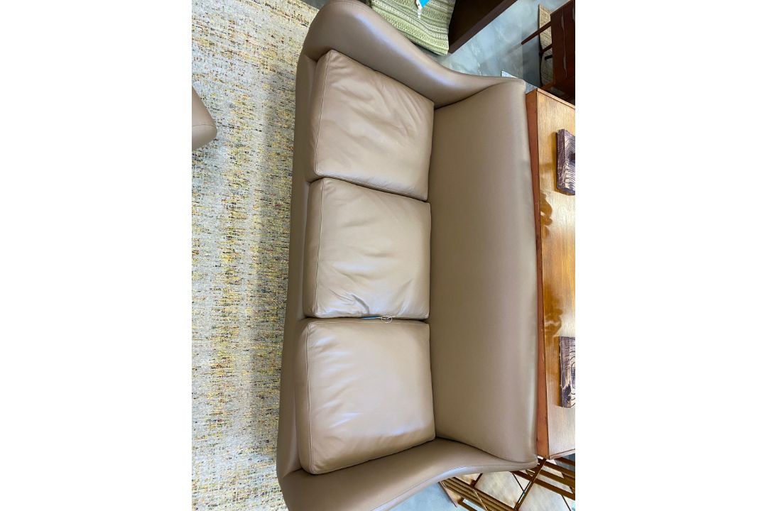 A MATTHEW HILTON 'BALZAC' THREE SEATER SOFA - Image 7 of 9