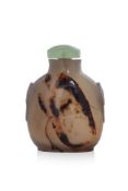 A LARGE AGATE SNUFF BOTTLE