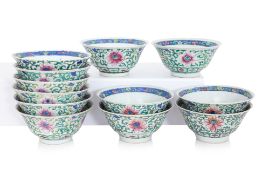 A SET OF 12 FAMILLE ROSE LOTUS DECORATED BOWLS