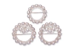 A SET OF THREE SILVER KEROSANG BROOCHES