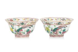 A PAIR OF FAMILLE ROSE PORCELAIN BOWLS