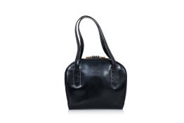 GUCCI - A BLACK INTERLOCKING 'G' HANDBAG