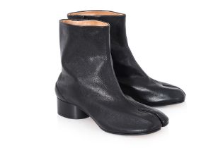 MAISON MARGIELA - A PAIR OF TABI ANKLE BOOTS