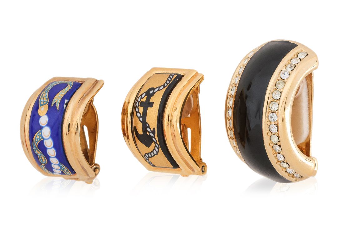 HERMÈS AND CHRISTIAN DIOR - THREE PAIRS OF ENAMEL CLIP EARRINGS - Image 2 of 3