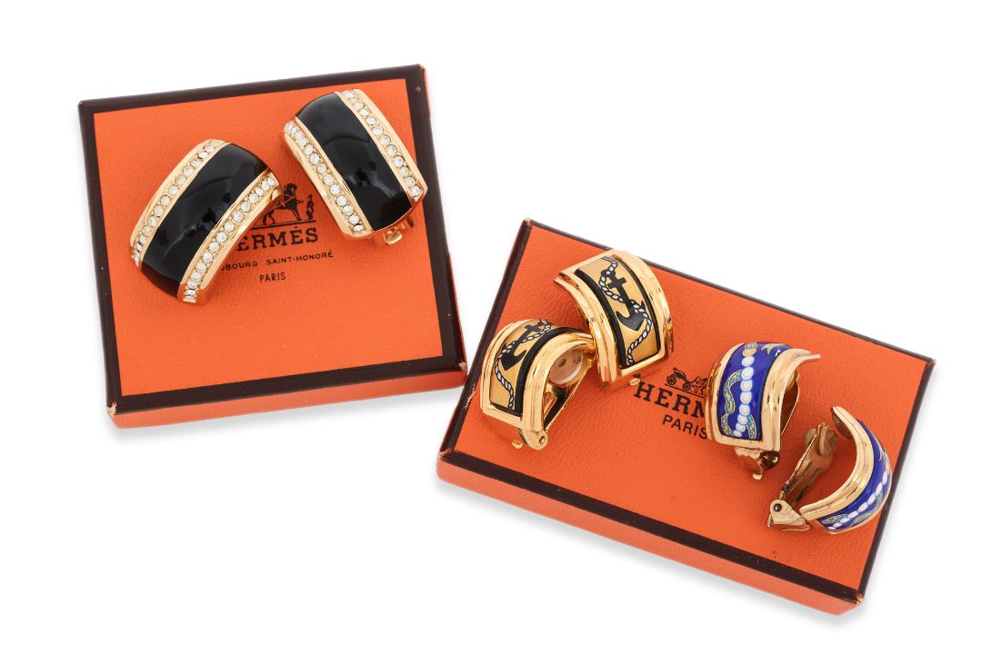 HERMÈS AND CHRISTIAN DIOR - THREE PAIRS OF ENAMEL CLIP EARRINGS - Image 3 of 3