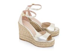 STUART WEITZMAN - A PAIR OF NIDISTVURVE ESPADRILLE WEDGES IN LIGHT GOLD COLOUR