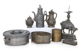 A GROUP OF EIGHT METALWARE ITEMS