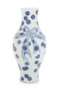 A LARGE BLUE AND WHITE PORCELAIN VASE
