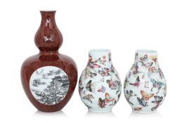 A GROUP OF THREE CHINESE PORCELAIN VASES