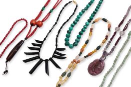 A GROUP OF SEVEN NECKLACES (7)