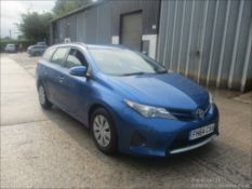 15/64 TOYOTA AURIS ACTIVE D4-D 1364cc 6 Spd Manual Diesel Estate (Blue), FH64CXA