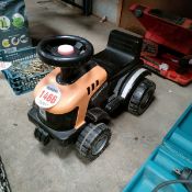 RIDE ON TRACTOR *** No Vat On Hammer - Auctioneers