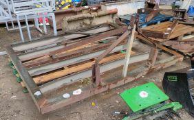 TRACTOR MOUNTED LAND LEVELLER