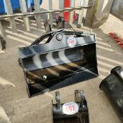 HYDRAULIC TILTING BUCKET TO SUIT MINI DIGGER UNUSE
