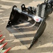MINI DIGGER BUCKET UNUSED