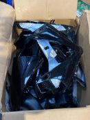 2005-2006 Kawasaki ZX6R fairing (Some marks on back fairing) (Possibly pre-owned).