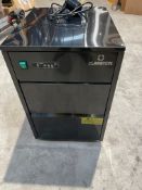 Klarstein Ice Maker Machine - Counter Top Portable Ice Cube Maker - Pre-owned with some damage.