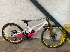 Pre-owned Canyon Sender CFR Down Hill Mountain Bik