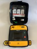 A Lifepak 1000 Semi Automatic AED with ECG (NOTE: Battery included is Expired). Pre-owned.
