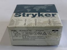 As new Stryker Triathlon Primary Tibial Baseplate (REF: 5520-B-400) size: 4 (EXP: 2029/05/05).
