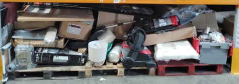 A large quantity of assorted items to include mainly homeware related items.