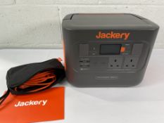 A Jackery Explorer 1000 Pro portable power station, model: JE-1000B (sold as seen).