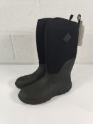 A pair of as new The Original Muck Boot Company edge water 2 welly boots, UK size 9 (no box).