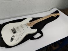 A pre-owned Squier Sonic Stratocaster HT MN - Arctic White with Fender gig bag.