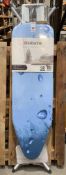 An as new Brabantia ironing board with steam iron rest and adjustable height, size: 124 x 38cm (stoc