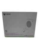 Certified Refurbished Microsoft Xbox Series S (EAN: 889842651577) (Box sealed).
