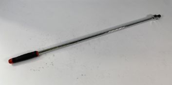 A Mac-Tools 1/2 bi-material breaker bar (V30SFA).