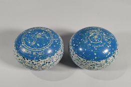 A pair of Henselite Tiger Evo 2 Heavy Bowls, Blue/White.