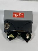 A pair of Ray-Bans Pilot sunglasses in polished gold and G-15 green lenses (RB4414).